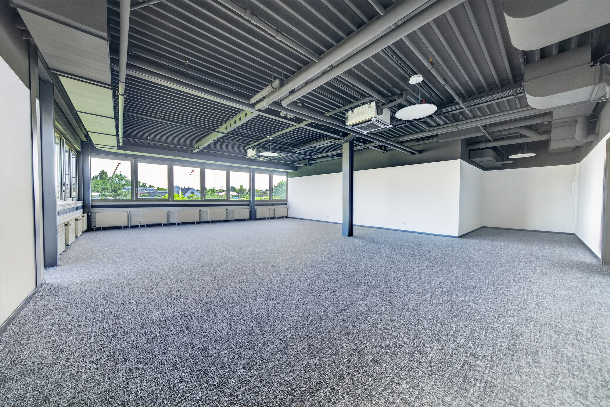 Espace de bureau rénové — Jordils 40